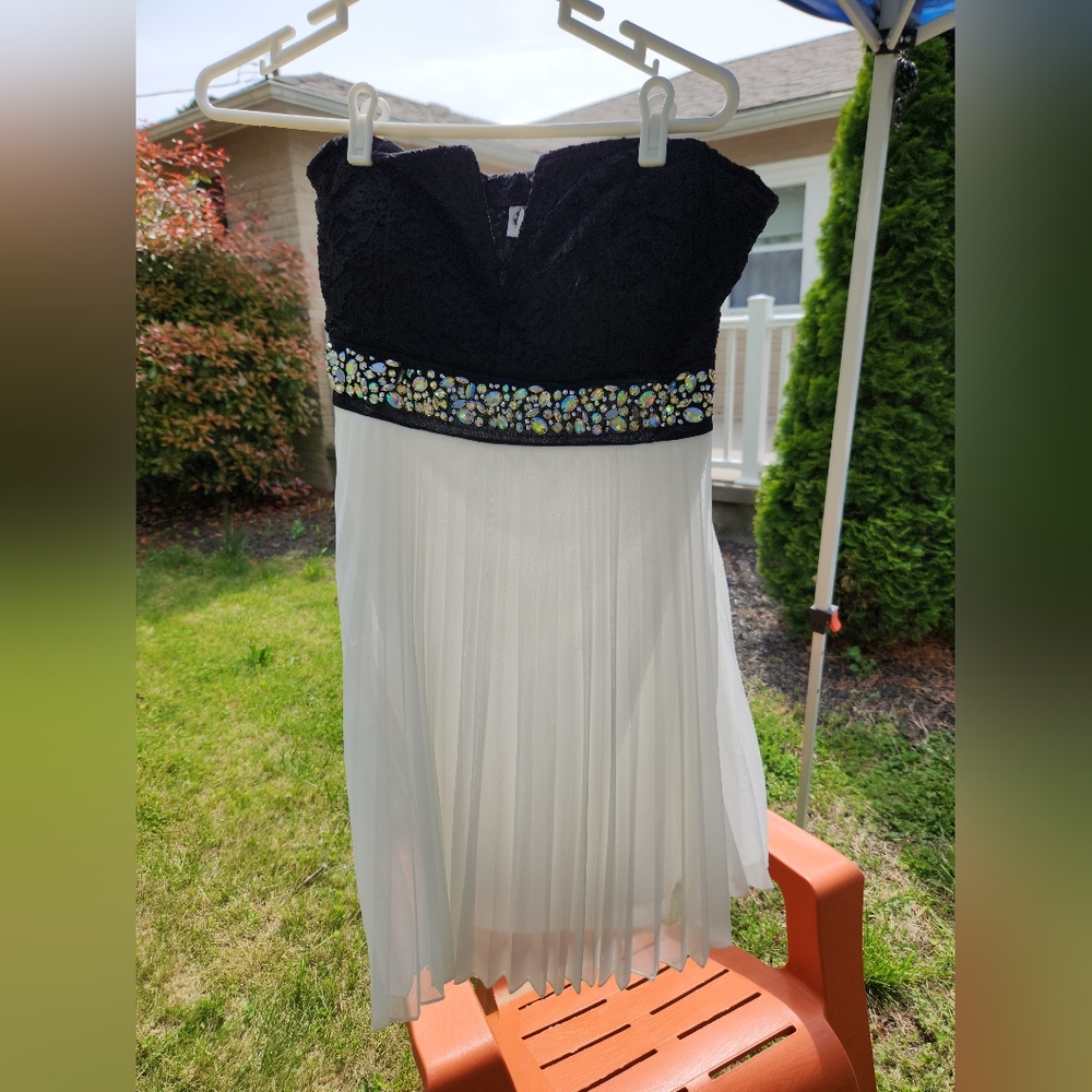 Black and white strapless dress